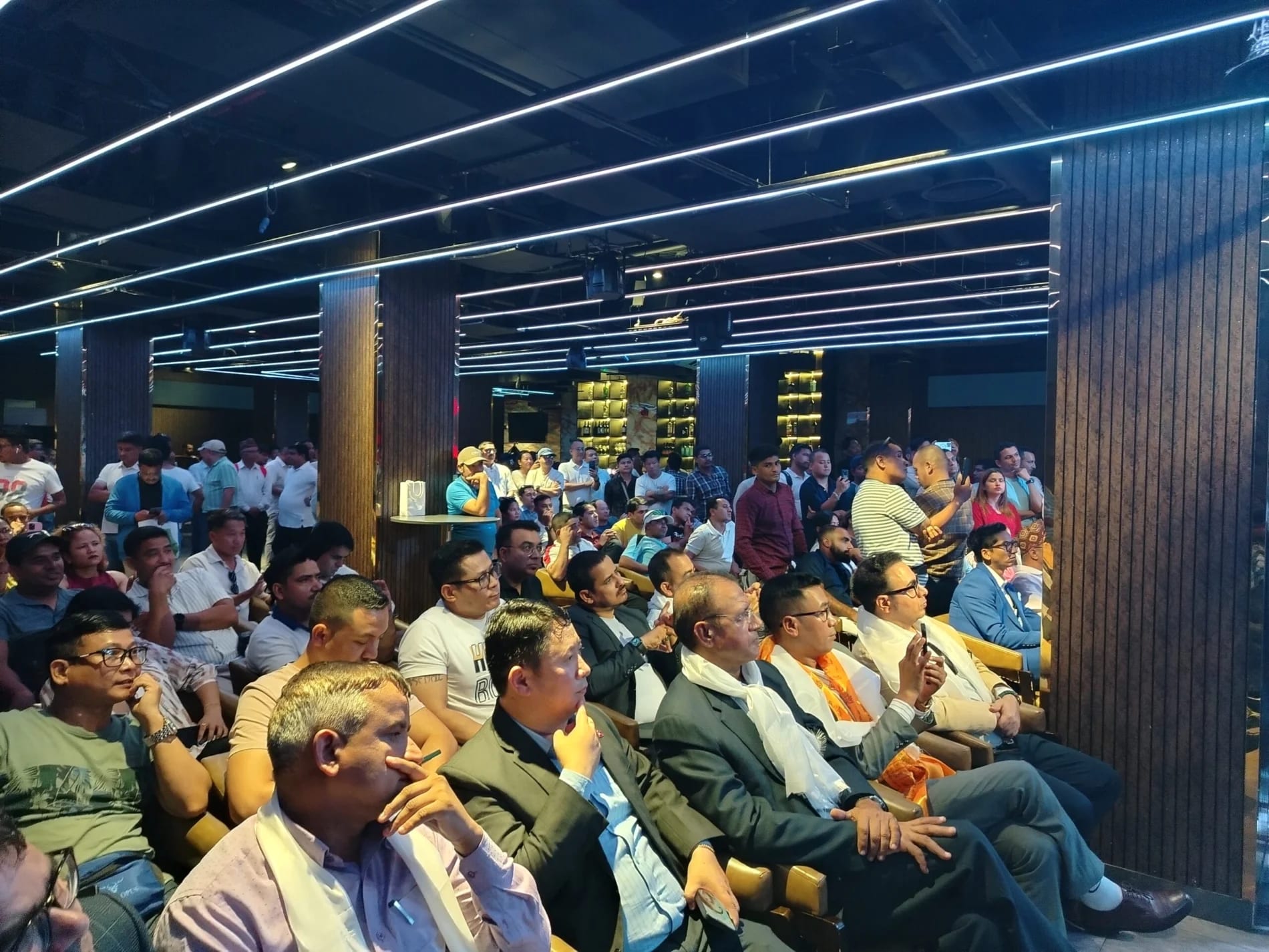 दुवईमा संम्पन्न नागरिक अभिनन्दन कार्यक्रममा विषेश अतिथि नेपाल विद्युत प्राधिकरणका पूर्व कार्यकारी नर्देशक कुलमान घिसिङलाई समान गरियो। IMG 20250706 173514 scaled